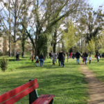 Chasse aux œufs dans le parc municipal 